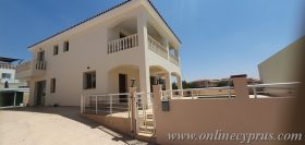 Villa for rent in Anarita