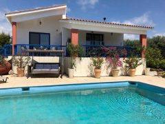 3 bedroom plus an office / maid villa long term rent in Coral Bay