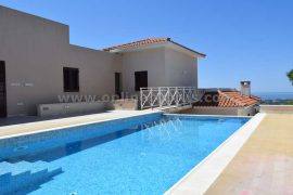 Luxurious 5 bedroom villa in Geroskipou area