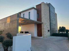 Luxury modern villa for long term rent