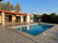 Traditional bungalow in Kissonerga