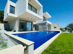 Modern 4 bedroom villa in Chloraka