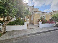 4 bedroom villa for long term rent