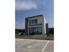 Modern 3 bedroom in Chloraka